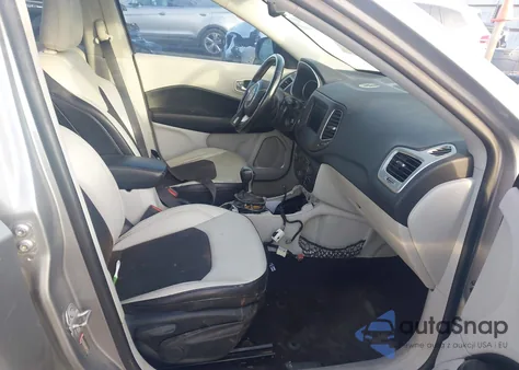 2019 Jeep Compass Sun And Wheel Fwd из США, поврежденный, VIN 3C4NJCBB6KT649259